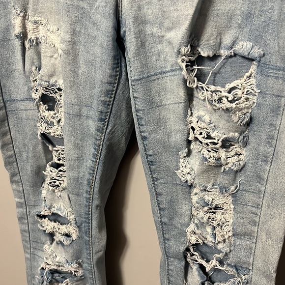 SWS Denim Distressed Lightwash Jeans Size 9 - Picture 3 of 4